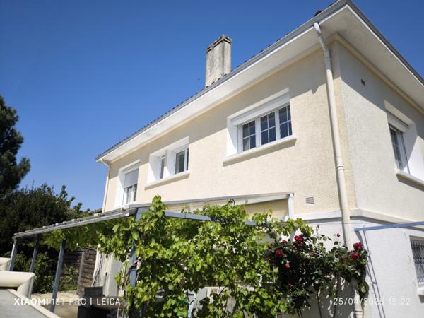BERGERAC: MAISON AVEC PISCINE COUVERTE
