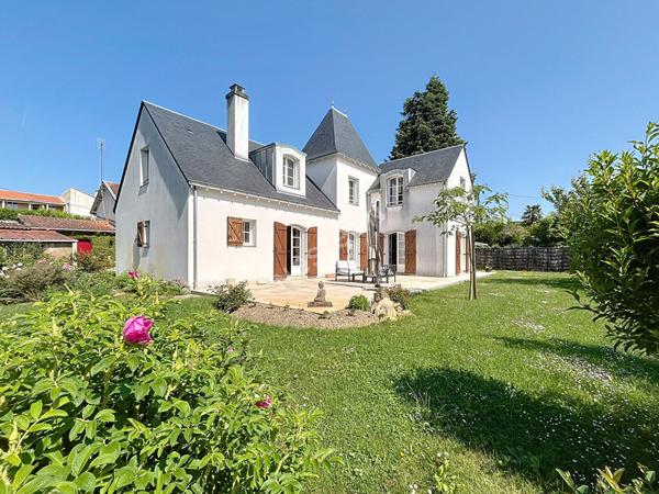 Maison Saint Herblain Bouvardière / 200 m2 / DPE en A / 5 chambres / grand jardin / garage / dépendances avec potentiel /