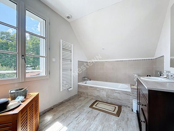 Maison Saint Herblain Bouvardière / 200 m2 / DPE en A / 5 chambres / grand jardin / garage / dépendances avec potentiel /