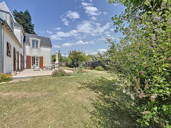 Maison Saint Herblain Bouvardière / 200 m2 / DPE en A / 5 chambres / grand jardin / garage / dépendances avec potentiel /