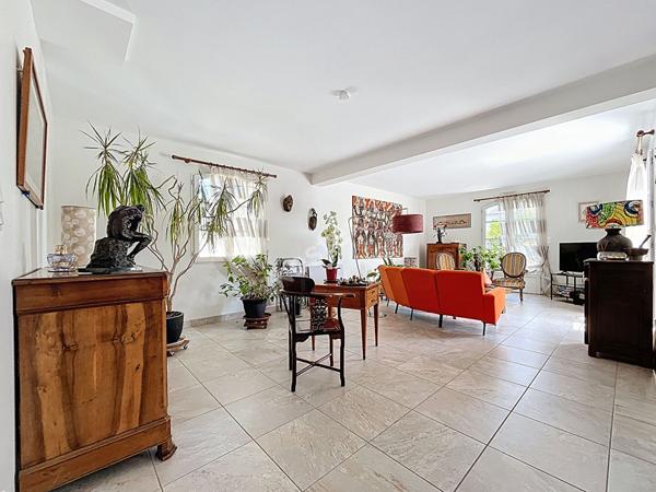 Maison Saint Herblain Bouvardière / 200 m2 / DPE en A / 5 chambres / grand jardin / garage / dépendances avec potentiel /