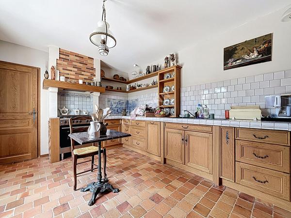 Maison Saint Herblain Bouvardière / 200 m2 / DPE en A / 5 chambres / grand jardin / garage / dépendances avec potentiel /