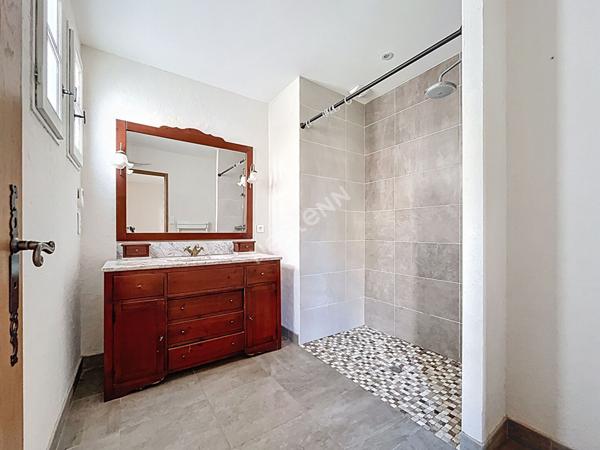 Maison Saint Herblain Bouvardière / 200 m2 / DPE en A / 5 chambres / grand jardin / garage / dépendances avec potentiel /