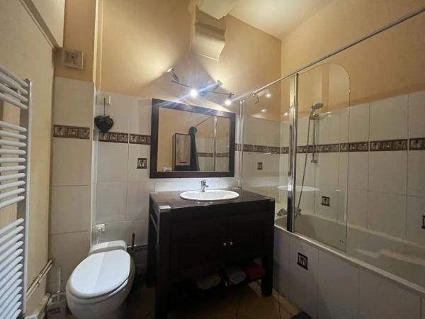 Vente                                                      Appartement
                        
                     3 pièces                      67 m2                     à Nevers
