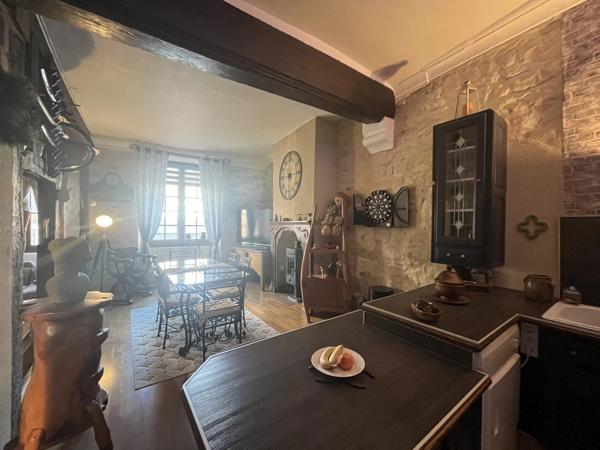 Vente                                                      Appartement
                        
                     3 pièces                      67 m2                     à Nevers