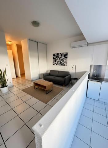 Studio cabine avec terrasse fermée proche mer et centre ville