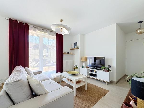 À VENDRE – T3 de 55 m² avec exceptionnelle terrasse de 90 m² LA MEMBROLLE SUR CHOISILLE (37)