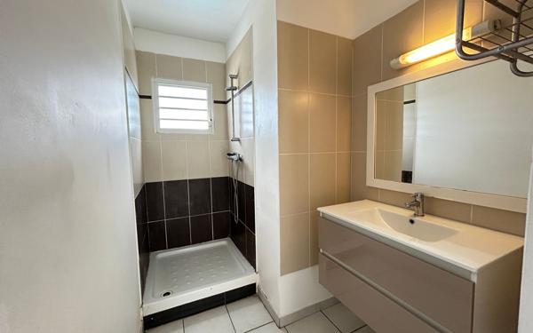 Appartement à vendre    3 pièces • 59,16 m2 Saint-François