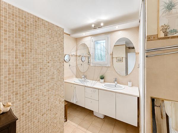 Maison 6 chambre(s) à vendre - Nîmes, Gard - 30