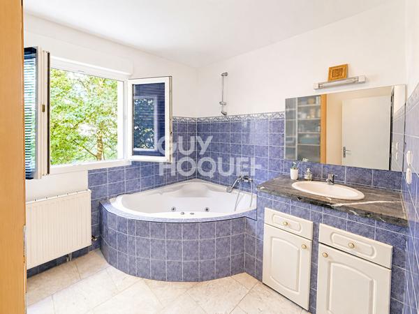 Maison 4 chambres garage piscine