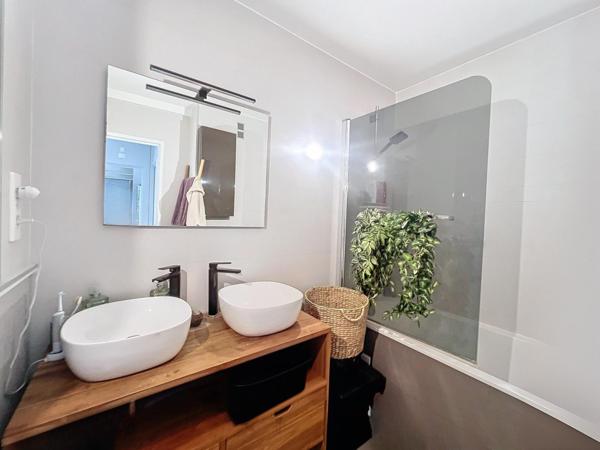 76M2 - SALON - SAM - CUISINE - 2 CH - SDB - CAVE - BOX