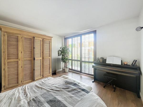 76M2 - SALON - SAM - CUISINE - 2 CH - SDB - CAVE - BOX