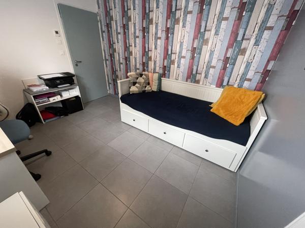 Véritable plain-pied 4 chambres contemporaine Toutes les caractéristiques