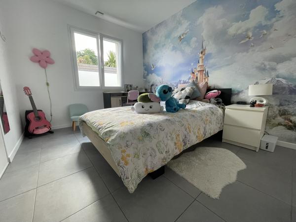 Véritable plain-pied 4 chambres contemporaine Toutes les caractéristiques
