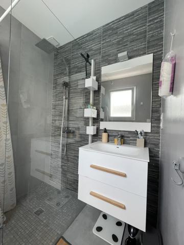 Véritable plain-pied 4 chambres contemporaine Toutes les caractéristiques