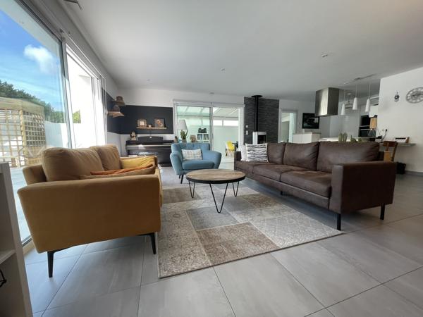 Véritable plain-pied 4 chambres contemporaine Toutes les caractéristiques
