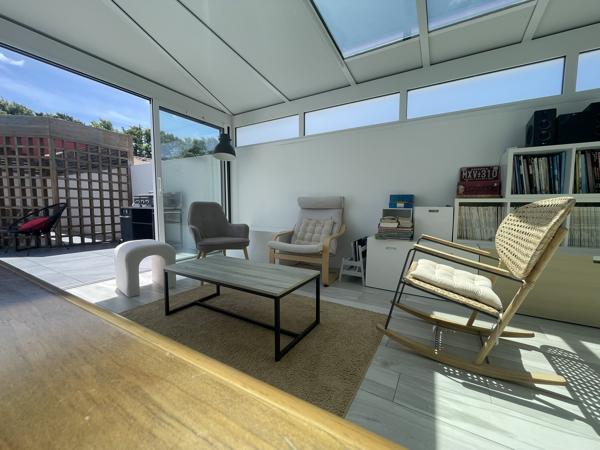 Véritable plain-pied 4 chambres contemporaine Toutes les caractéristiques