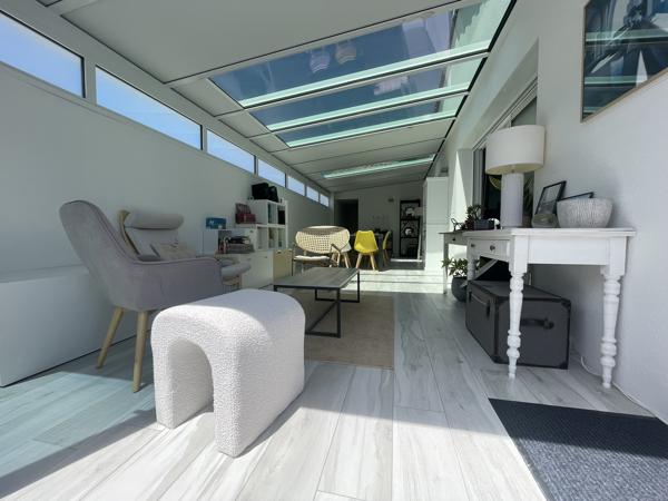 Véritable plain-pied 4 chambres contemporaine Toutes les caractéristiques