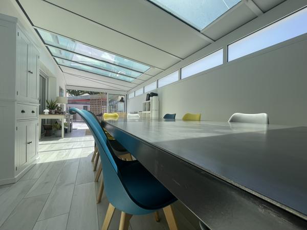 Véritable plain-pied 4 chambres contemporaine Toutes les caractéristiques