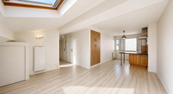 Appartement
         2 pièces
        - 62 m² 249 000 € *