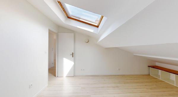 Appartement
         2 pièces
        - 62 m² 249 000 € *
