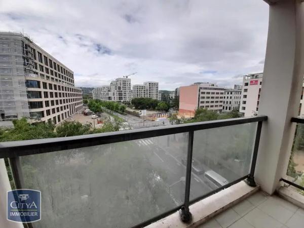 Appartement à louer 5 pièces 107.9m²