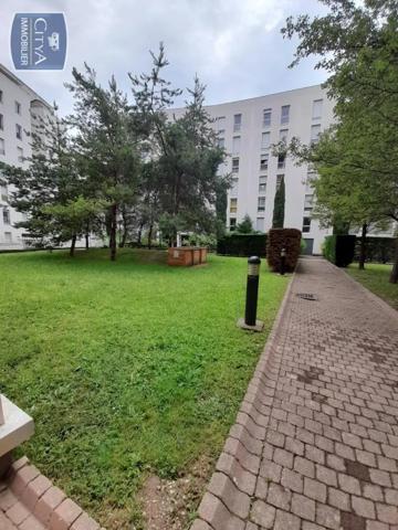 Appartement à louer 5 pièces 107.9m²