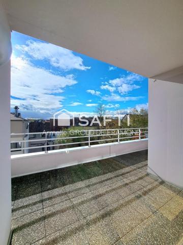 Coup de cœur assuré : rare à Brunstatt-Didenheim (68350), dans résidence récente de 2000, bel et lumineux appartement en ATTIQUE  F5 de 110 m2 au sol 95m2 (Carrez) comprenant 4 chambres, bénéficiant d'un cadre paisible et verdoyant, avec proximité du pôle de santé, Super U, écoles, commerces et transports.
