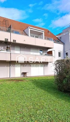 Coup de cœur assuré : rare à Brunstatt-Didenheim (68350), dans résidence récente de 2000, bel et lumineux appartement en ATTIQUE  F5 de 110 m2 au sol 95m2 (Carrez) comprenant 4 chambres, bénéficiant d'un cadre paisible et verdoyant, avec proximité du pôle de santé, Super U, écoles, commerces et transports.