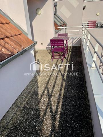 Coup de cœur assuré : rare à Brunstatt-Didenheim (68350), dans résidence récente de 2000, bel et lumineux appartement en ATTIQUE  F5 de 110 m2 au sol 95m2 (Carrez) comprenant 4 chambres, bénéficiant d'un cadre paisible et verdoyant, avec proximité du pôle de santé, Super U, écoles, commerces et transports.