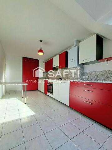 Coup de cœur assuré : rare à Brunstatt-Didenheim (68350), dans résidence récente de 2000, bel et lumineux appartement en ATTIQUE  F5 de 110 m2 au sol 95m2 (Carrez) comprenant 4 chambres, bénéficiant d'un cadre paisible et verdoyant, avec proximité du pôle de santé, Super U, écoles, commerces et transports.