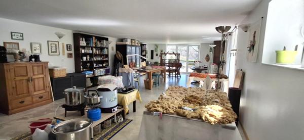 Coup de cœur assuré pour cette maison rénovée avec dépendances et seconde habitation à exploiter