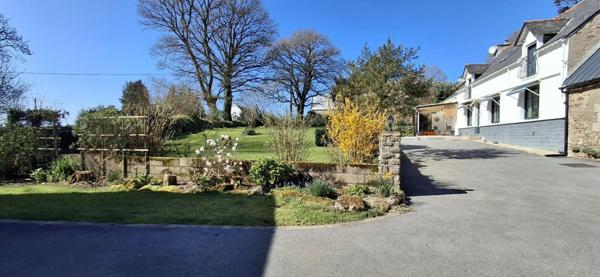 Coup de cœur assuré pour cette maison rénovée avec dépendances et seconde habitation à exploiter