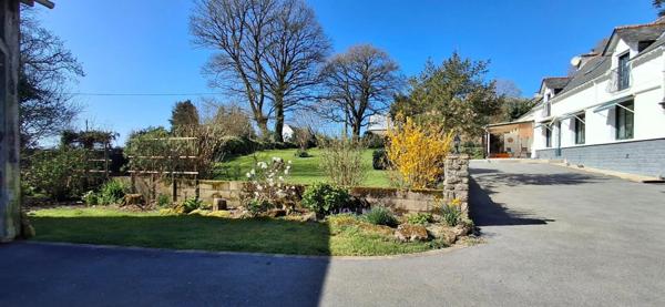 Coup de cœur assuré pour cette maison rénovée avec dépendances et seconde habitation à exploiter