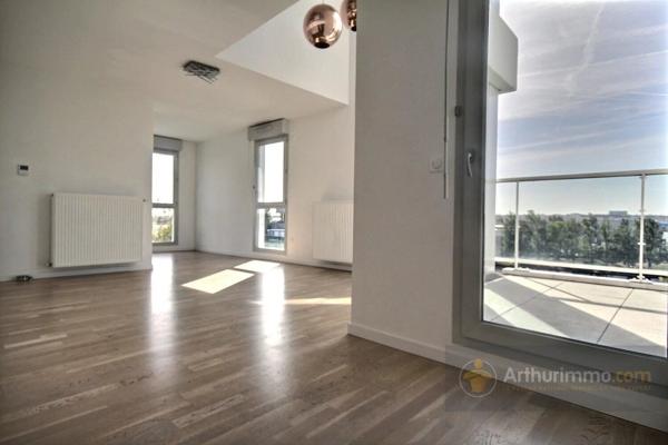 Vente                                                      Appartement
                        
                     5 pièces                      102 m2                     à Alfortville