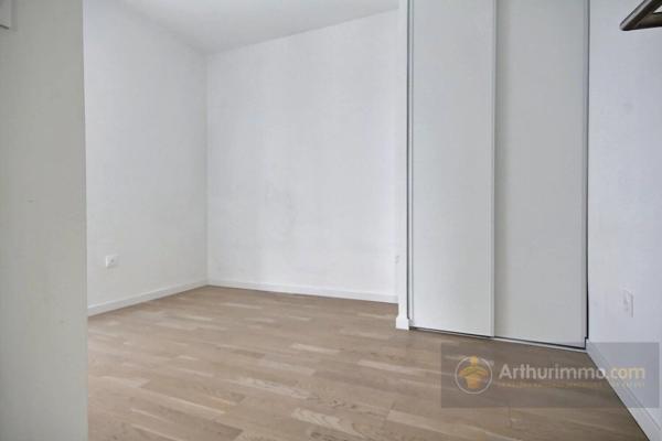 Vente                                                      Appartement
                        
                     5 pièces                      102 m2                     à Alfortville