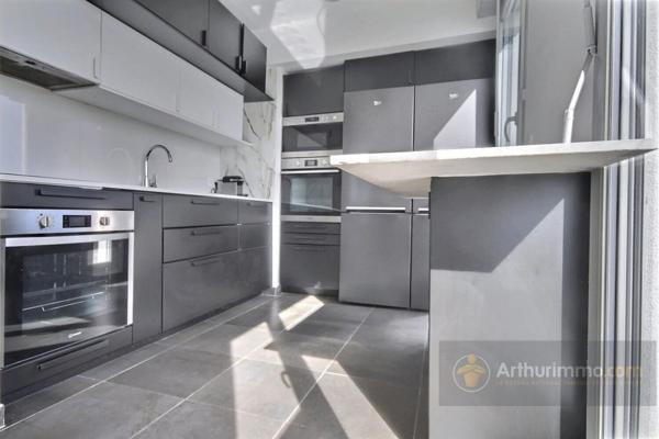 Vente                                                      Appartement
                        
                     5 pièces                      102 m2                     à Alfortville