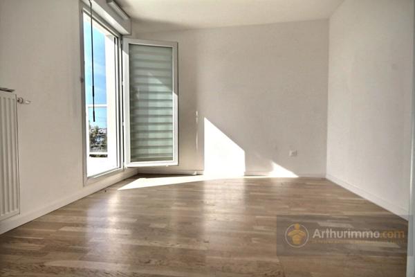 Vente                                                      Appartement
                        
                     5 pièces                      102 m2                     à Alfortville