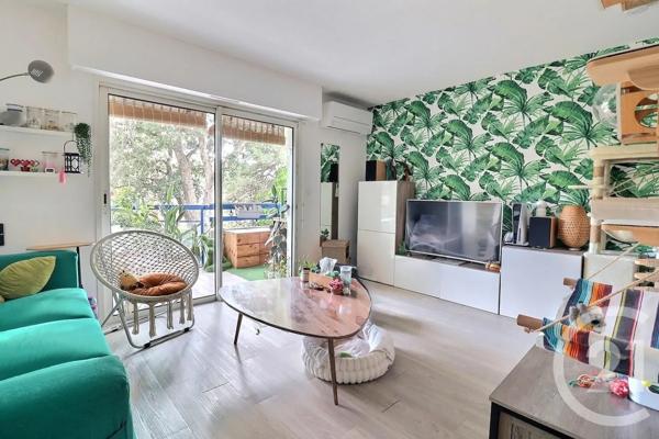 Appartement T2 à vendre  2 pièces - 31,55 m 2   ST RAPHAEL  - 83