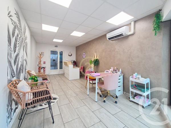 à vendre  51 m2 LA FARE LES OLIVIERS - 13