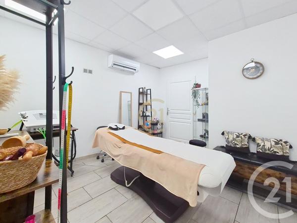 à vendre  51 m2 LA FARE LES OLIVIERS - 13