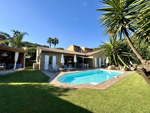 Propriété avec piscine à quelques minutes du village de Grimaud