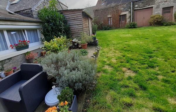 Local mixte (Professionnel/Habitation) à vendre à Sainte-Brigitte dans le Morbihan (56480), ref : 063-435