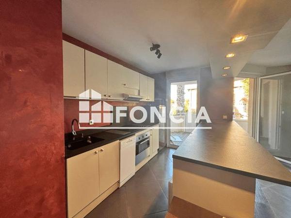Location Appartement 2 pièces 52.1 m² - 11 RUE LEON GAUTIER Hyeres Les Palmiers 83400