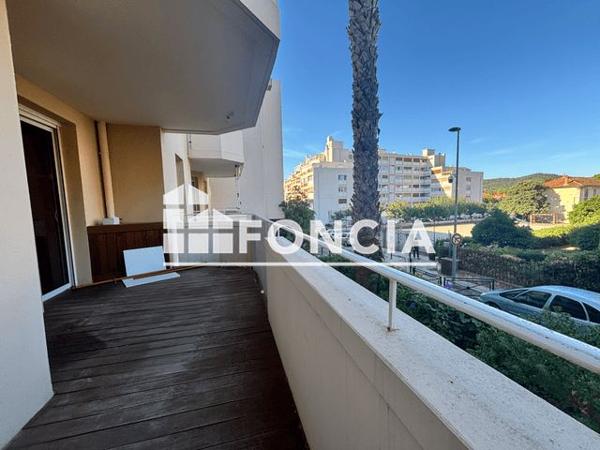 Location Appartement 2 pièces 52.1 m² - 11 RUE LEON GAUTIER Hyeres Les Palmiers 83400
