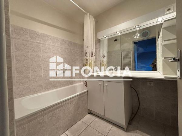 Location Appartement 2 pièces 52.1 m² - 11 RUE LEON GAUTIER Hyeres Les Palmiers 83400