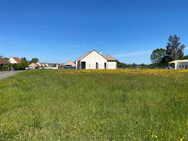 très rare terrain constructible de 2211 M2