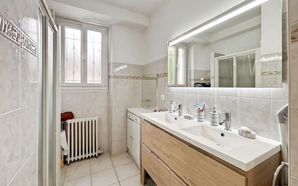 Maison à vendre    6 pièces •  Razac-sur-l'Isle