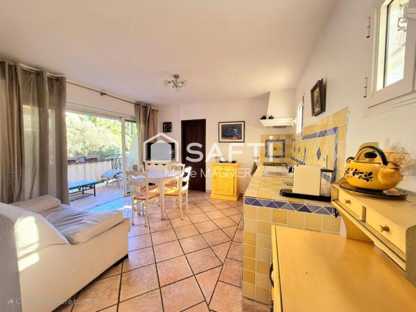 Rare sur le secteur maison de ville T4 de 61m2  avec double terrasses, jardin privatif et garage, commerces plage et port à pied !