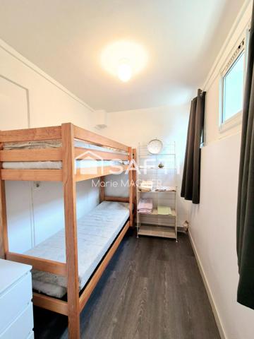 A rénover à votre goût : rare sur le secteur maison de ville T4 de 61m2  avec double terrasses, jardin privatif et garage, commerces plage et port à pied !